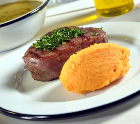 Filete de res con puré de camote