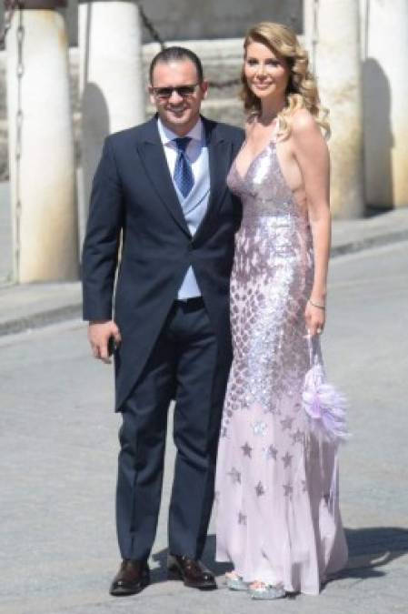 El exjugador Pedja Mijatovic llegó junto a su esposa Aneta Milicevic, quien acaparó las cámaras con su look.