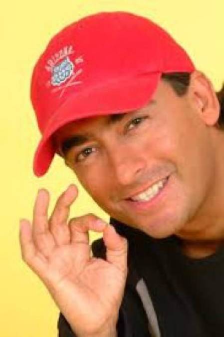 Adal Ramones quien renunció a su exclusividad con Televisa, la casa productora con la que se consagró con el programa Otro Rollo, ahora trabaja en la competencia TV Azteca.