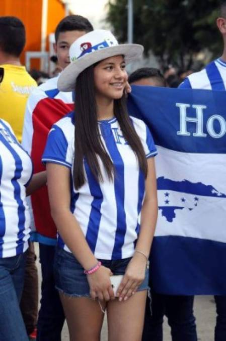 ¿Quién es la sexy colocha? Bellezas y gran ambiente en el Honduras-Qatar en el BBVA Compass Stadium