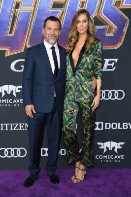 Luciendo menos despiadado que su personaje Josh Brolin (Thanos), junto a su esposa, la modelo Kathryn Boyd.