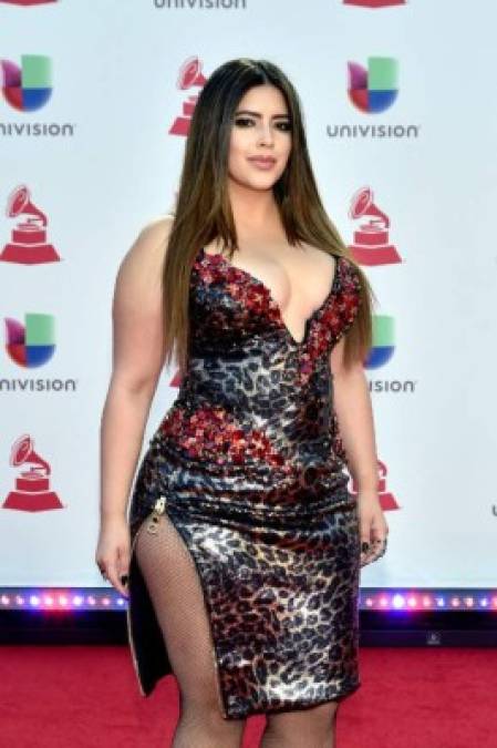 La modelo de talla grande Denise Bidot tiene un cuerpo de envidia, pero con este vestido se mira demasiado vulgar.