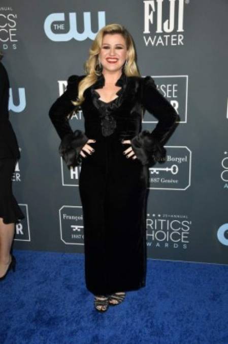 SANTA MONICA, CALIFORNIA - JANUARY 12: Kelly Clarkson attends the 25th Annual Critics' Choice Awards at Barker Hangar on January 12, 2020 in Santa Monica, California. Frazer Harrison/Getty Images/AFP