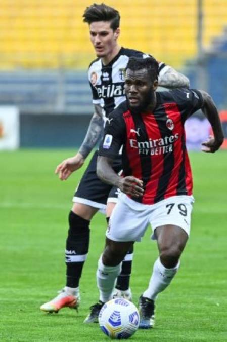 El centrocampista del AC Milan, Frank Kessie, podría estar muy cerca del Real Madrid de cara a la temporada siguiente según informa el medio Tuttosport. El africano, que está completando un curso excelente en San Siro, sería una petición expresa de Zidane para reforzar la medular blanca. Foto AFP.