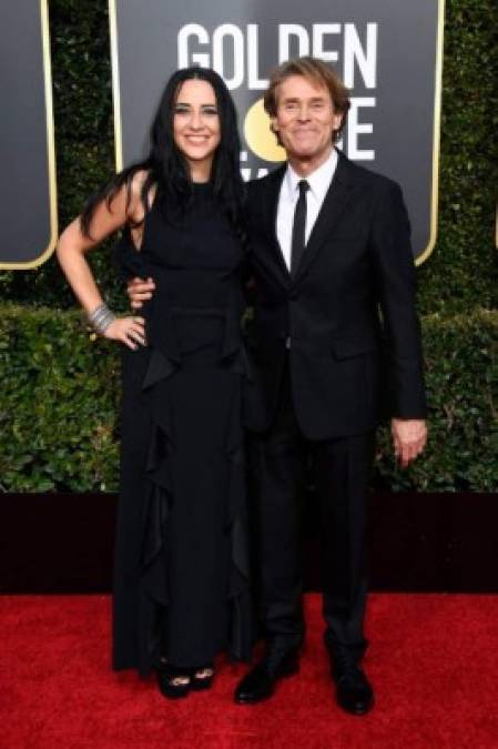 El actor nominado Willem Dafoe y su esposa Giada Colagrande (i).