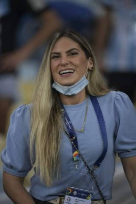 Bellas mujeres se han hecho presentes al estadio Maracaná..