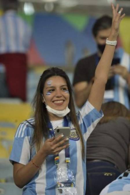 Esta hermosa chica es otra de las bellas mujeres que se han hecho presente a la final.