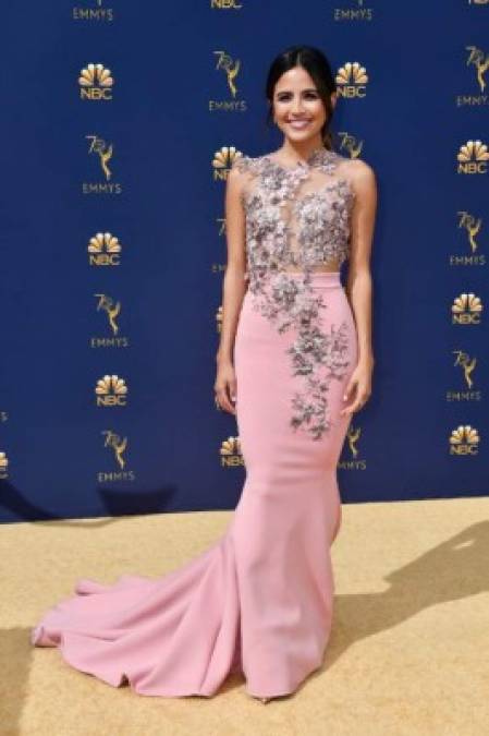 La actriz estadounidense Erin Lim a su llegada a la alfombra roja.