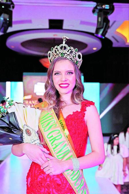 Así fue coronada Cecilia García, Miss Grand Honduras 2024