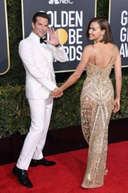 La feliz pareja convirtió a los Globos de Oro de 2019 en una noche de citas, sonriendo y tomados de la mano mientras posaban para fotos en su primera aparición en la alfombra roja desde mayo de 2018.<br/><br/>