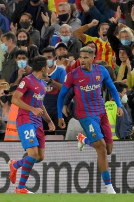 El central Araújo fue el héroe del Barcelona al rescatar el empate...