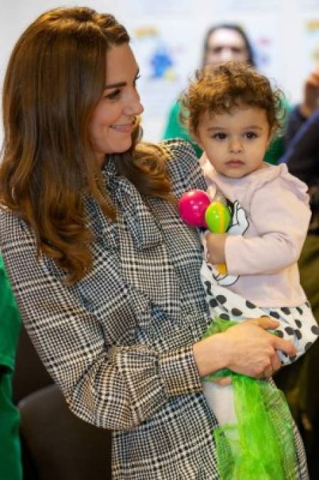 Durante su visita Kate hizo gala de su lado maternal. Ese mismo día dijo a uno de los fanáticos en las afueras que descartaba la idea de tener más hijos, por el momento tres es el número indicado para ella y William.<br/>