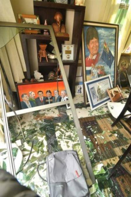 La vivienda, situada en la zona oeste de Cochabamba, presentaba vidrios y adornos rotos, además de muebles, numerosos cuadros y ropa fuera de lugar.