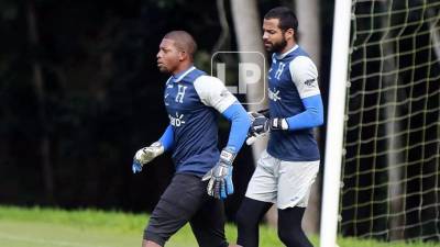 Edrick Menjívar y Luis ‘Buba‘ López durante el entrenamiento de este miércoles de la Selección de Honduras.