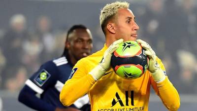 Keylor Navas fue titular frente al Girondins de Burdeos de Alberth Elis.