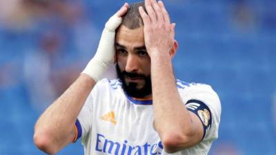 Karim Benzema, que no asistió al inicio del juicio, es sospechoso de ayudar a un grupo de presuntos chantajistas a acercarse a Mathieu Valbuena en 2015, en un intento de extorsionar dinero que sacudió a la selección francesa.