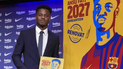 Ansu Fati durante el acto en el que se ha formalizado su renovación con el Barça hasta el año 2027 con una claúsula de rescisión de 1.000 millones de euros.