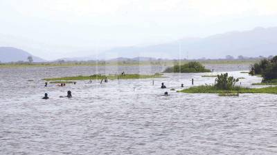 La laguna es utilizada para pesca artesanal y para hacer turismo local.