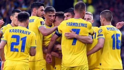 Los jugadores de Ucrania festejan el primer gol del partido ante Escocia marcado por Andriy Yarmolenko.