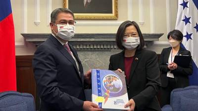 Juan Orlando Hernández junto a la presidenta de Taiwán, Tsai Ing-wen.