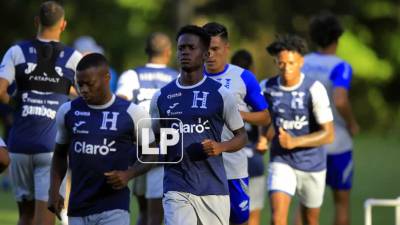 Los jugadores de la Selección de Honduras durante el primer entrenamiento en la escuela Happys Days Freedom de San Pedro Sula.