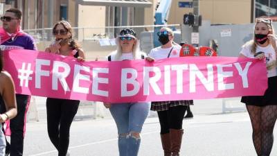 Seguidores de Britney celebraron el triunfo afuera de la corte.