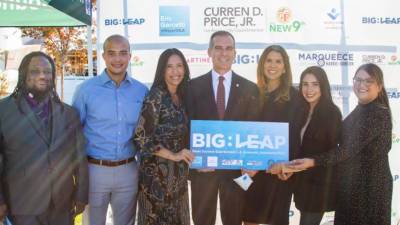 El alcalde de Los Ángeles, Eric Garcetti presentó el programa.