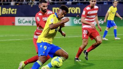 El hondureño Antony ‘Choco’ Lozano jugó un buen partido ante Granada y fue ovacionado por la afición del Cádiz.