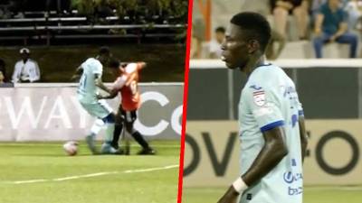 El penal de Wesly Decas contra Yohan Parra que no pitó el árbitro en el Cibao FC-Motagua.