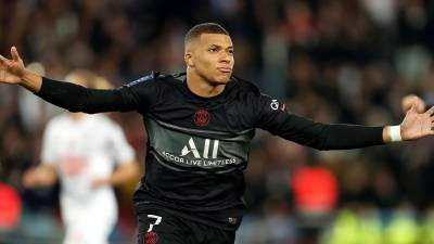 Kylian Mbappé le dio el triunfo al PSG contra el Angers.