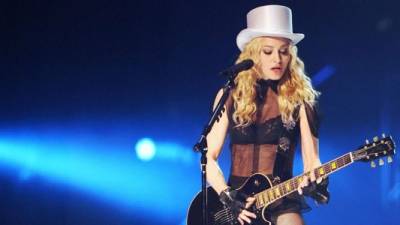 Madonna, que en ese entonces debía presentarse en Marsella por su gira mundial 'Sticky and Sweet', había declarado estar 'consternada' por lo sucedido.