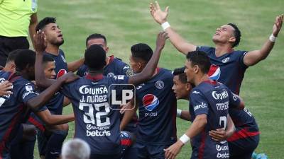 Jugadores del Motagua celebrando el gol de Roberto Moreira.