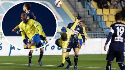 Deiby Flores marcó un golazo de chilena en la victoria del Panetolikos contra el Atromitos en la Superliga de Grecia.