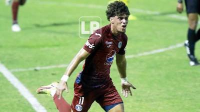 Ángel Tejeda celebrando su gol contra el Real España, su exequipo.