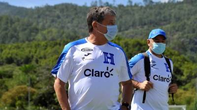 Hernán ‘Bolillo‘ Gómez en una imagen del primer entrenamiento que dirigió en la Selección de Honduras.