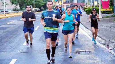 Los corredores gozaron del apoyo de los patrocinadores como Gatorade, Pollo Norteño y Michelob Ultra a lo largo del recorrido.