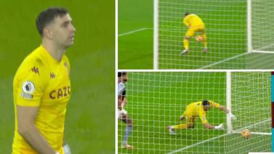 Emiliano ‘Dibu‘ Martínez cometió un tremendo blooper, regalando este gol al Manchester United.