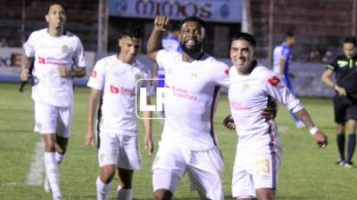 Michaell Chirinos marcó los dos goles del triunfo del Olimpia frente al Victoria en La Ceiba.