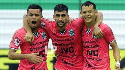 Lucas Campana celebrando su primer gol del partido contra el Honduras Progreso.