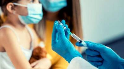 Autoridades sanitarias esperan adquirir las dosis para vacunar a la población de esas edades.