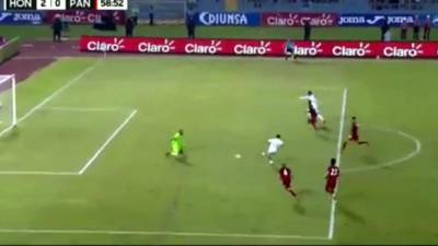 Bryan Moya al momento de marcar su gol contra Panamá.