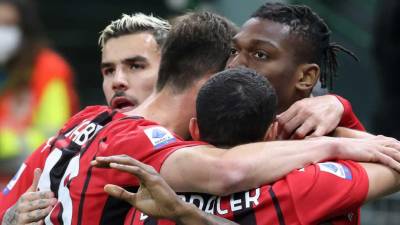 El AC Milan mantiene el liderato de la Serie A pese a la presión del Inter.