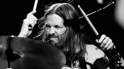 El informe forense revela que el baterista de Foo Fighters, Taylor Hawkins, había consumido diez tipos de sustancias antes de su muerte.