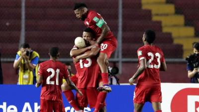 Jugadores de Panamá celebrando el gol Azmahar Ariano que les dio el triunfo ante Jamaica.