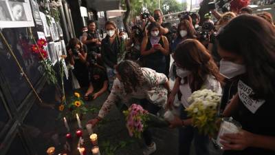 Colectivas feministas participan hoy, durante una protesta en la Fiscalía General de la República.