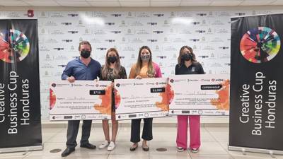 Los ganadores de los primeros tres lugares.
