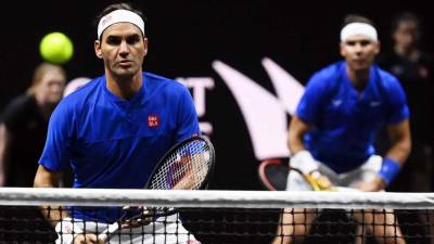 El suizo Roger Federer se despidió de su carrera profesional del tenis jugando dobles junto al español Rafael Nadal y perdiendo ante los estadounidenses Jack Sock y Frances Tiafoe.