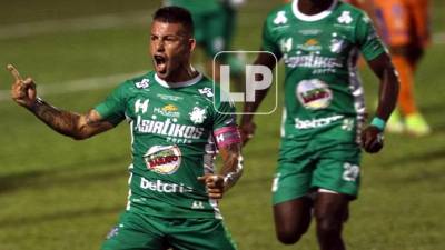 Jorge Cardona gritando su gol que dio el triunfo al Platense ante la UPN en Danlí.