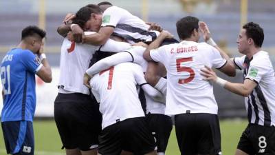 La Selección de Costa Rica le ganó de visita a El Salvador en el estadio Cuscatlán.