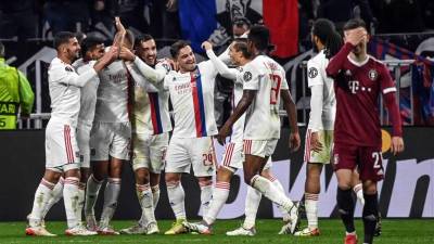 El Lyon goleó al Sparta de Praga para sellar su boleto a octavos de final de la Europa League.